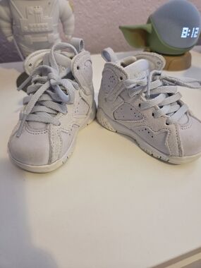 Nike Kids Light Gray High-Top Sneakers